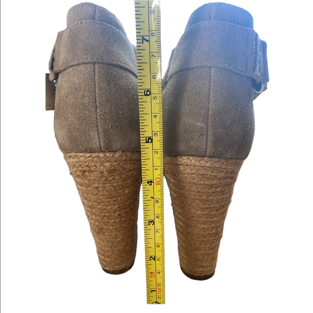 Marc Fisher Helina Platform Peep-Toe Wedge Sandals Taupe Women’s Size 9 - Picture 5 of 9